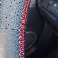 Оплетка на руль из натуральной кожи Mazda Premacy II 2005-2010 г.в. (для замены штатной кожи, красная)